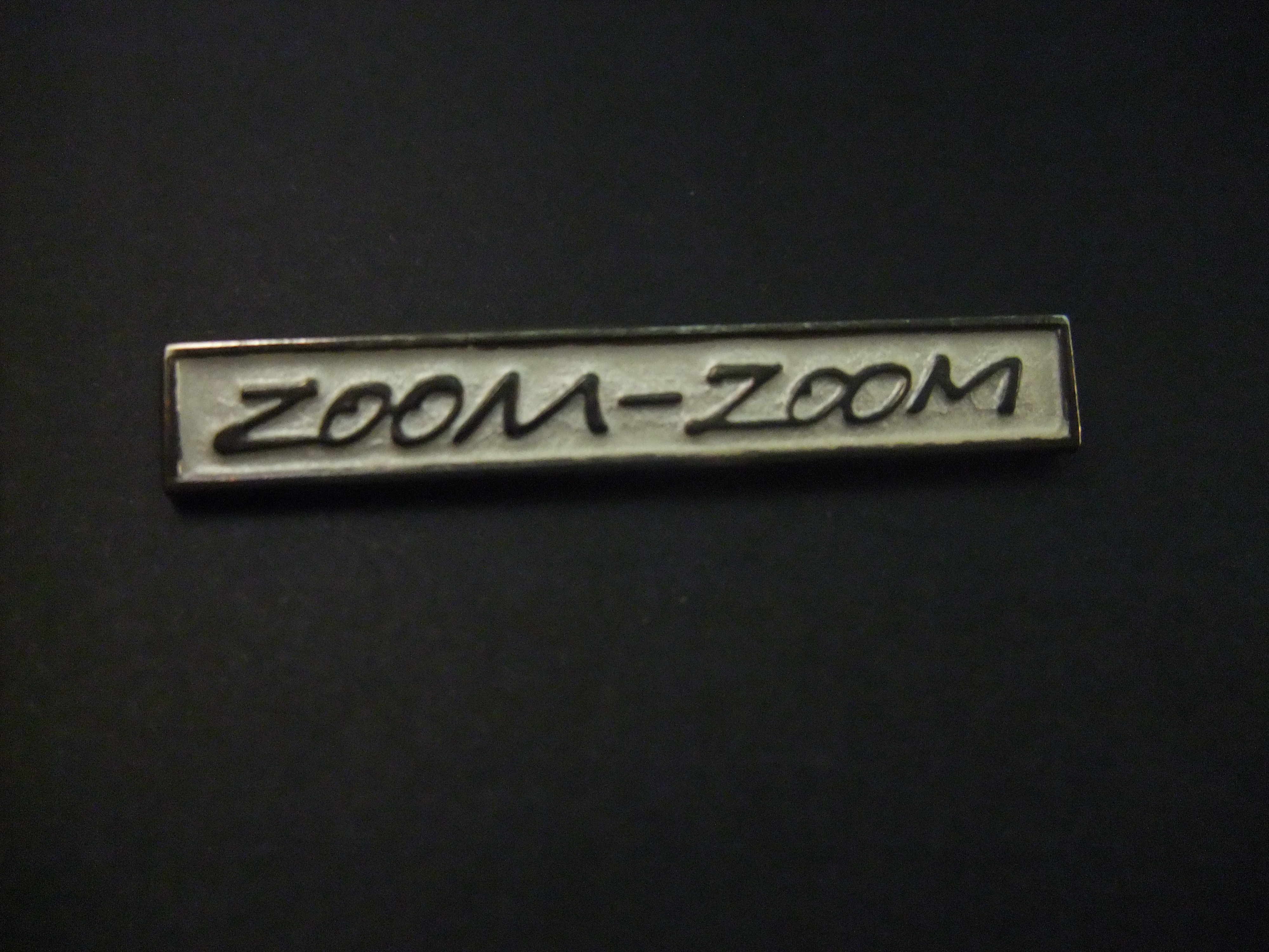 Zoom Zoom (Mazda- auto-commercial) titel van een capoeira- nummer en  film uit 1994, Only The Strong